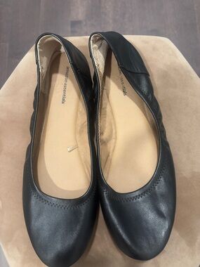 Amazon Essentials Black Ballet Flats with Cushioned Insole